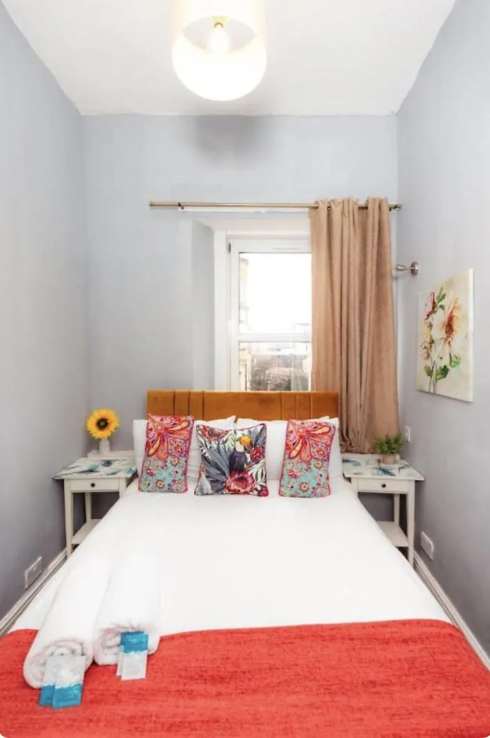 Warm & Welcoming Apartment Close To Meadows! City Centre 10 Edinburgh